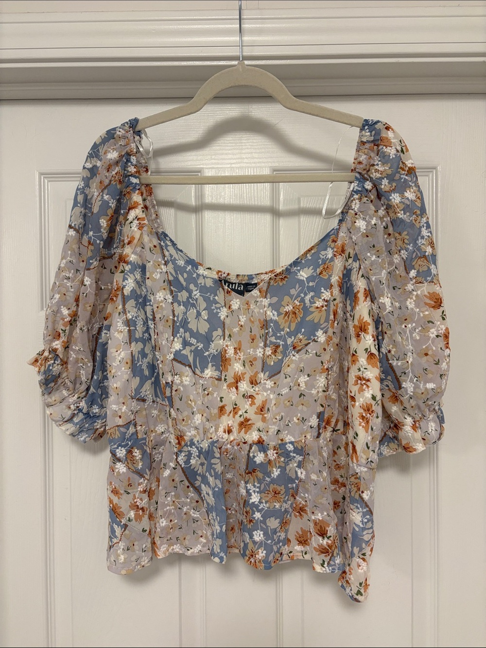 ARULA Blue & Cream Floral Puff-Sleeve Peplum Blouse